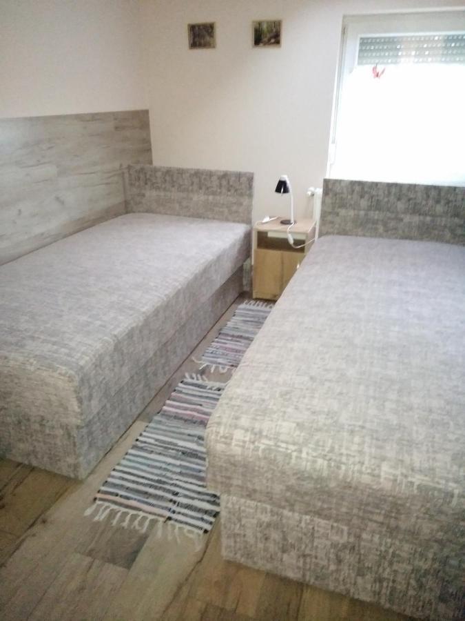 Budai Vám Apartmanház Pécs Esterno foto