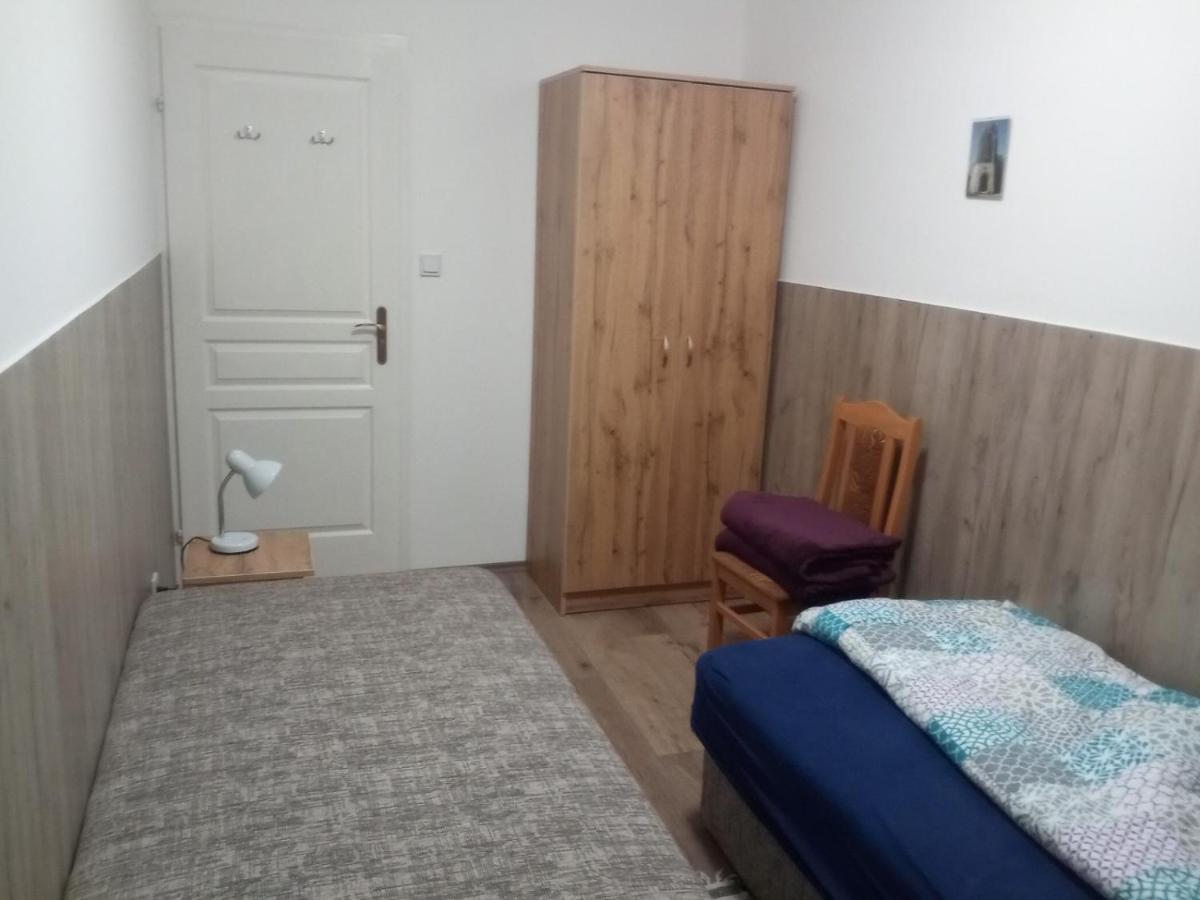 Budai Vám Apartmanház Pécs Esterno foto