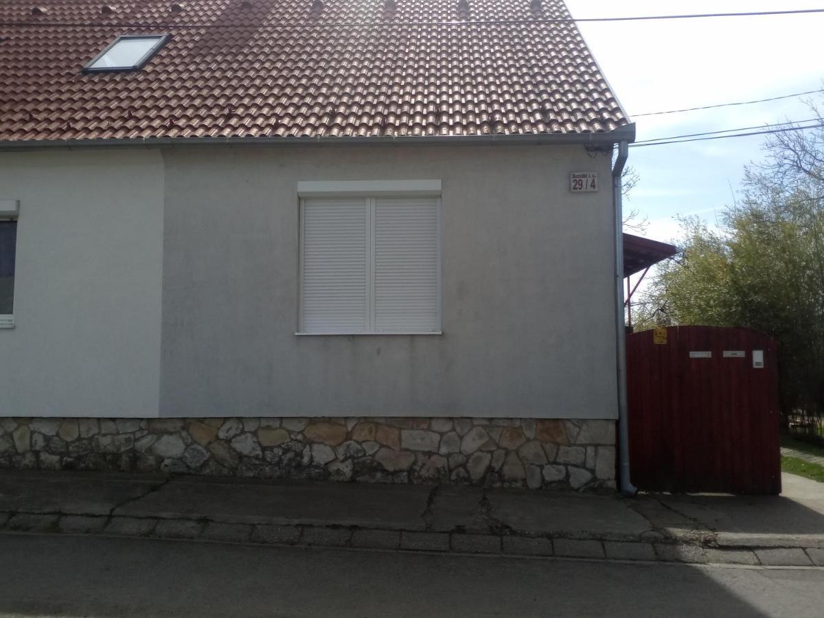 Budai Vám Apartmanház Pécs Esterno foto