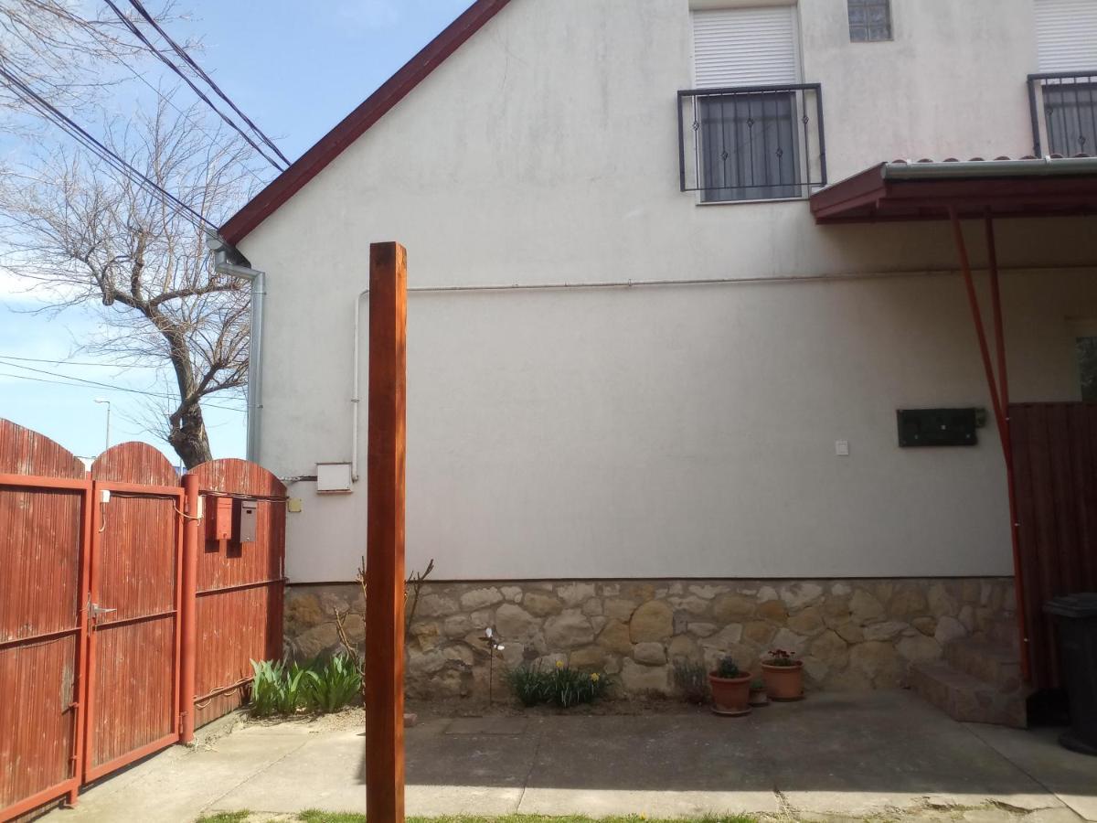 Budai Vám Apartmanház Pécs Esterno foto